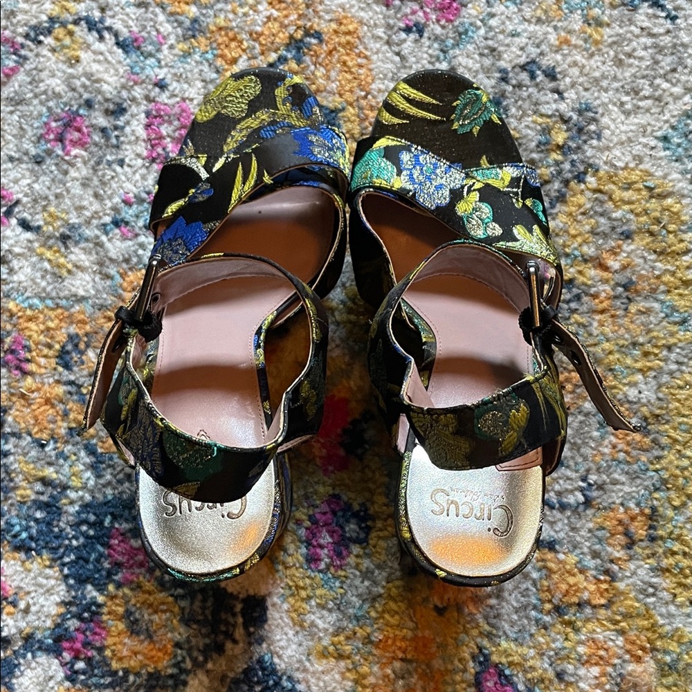 Chic Women's Black and Blue Floral Sandals